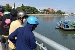 Tìm kiếm thanh niên nhảy cầu tự tử do phê ma tuý