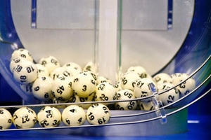 Nữ MC thời tiết sung sướng khi biết tin trúng xổ số gần nửa triệu USD