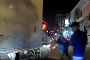 3 xe tải chặn đầu, dọa đánh tài xế ôtô Grab