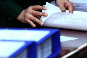 Trầy trật với HSMT thiếu trước, hụt sau