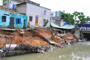 Phó chủ tịch TP Biên Hòa bị kỷ luật vì bờ kè cầu Xóm Mai bị sụp đổ