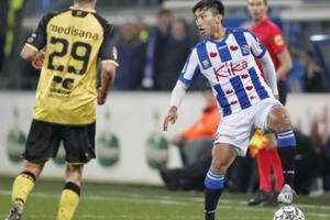 HLV SC Heerenveen khen ngợi, đồng đội chỉ điểm yếu của Đoàn Văn Hậu
