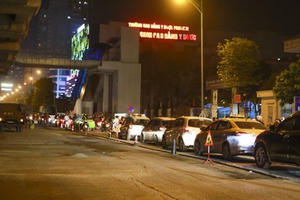 Hà Nội: Xuyên đêm sửa chữa, vá lại mặt đường Nguyễn Trãi