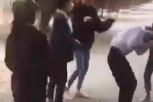 Nữ sinh lớp 10 bị chặn đường, đánh hội đồng vì chửi nhau trên mạng xã hội