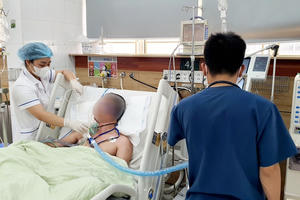 Điều tra nguyên nhân vụ 3 người bị ngộ độc nặng sau ăn trưa ở Sơn La