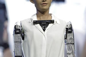 Tuyên bố sốc của robot được cấp quyền công dân đầu tiên thế giới