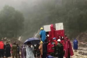 Khánh Hòa: Đi qua đèo lúc mưa lớn, đôi nam nữ bị lũ cuốn trôi