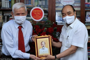 Chủ tịch nước thăm một số nhà báo, gia đình nhà báo lão thành Chủ tịch nước thăm một số nhà báo, gia đình nhà báo lão thành