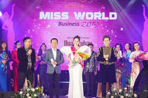 Hoa hậu 'bát nháo' bước ra từ chương trình của Công ty Bến Thành Media Hoa hậu 'bát nháo' bước ra từ chương trình của Công ty Bến Thành Media