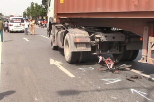 Bình Dương: Va chạm với container, 1 phụ nữ tử vong