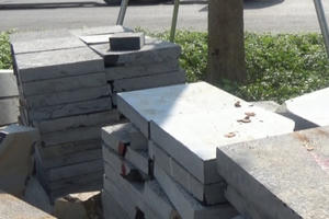 Đá vỉa hè chưa lát đã nứt vỡ, thực hư ra sao?