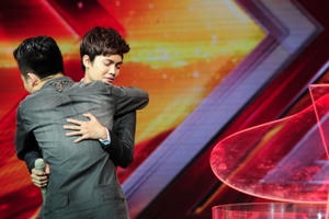 Tập 3 Vòng Tranh đấu Nhân tố bí ẩn: Hát ca khúc Mẹ tôi, "Hoàng tử buồn" lấy nước mắt giám khảo