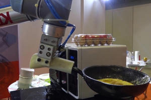 Robot chiên trứng pha cà phê ra mắt tại Sài Gòn