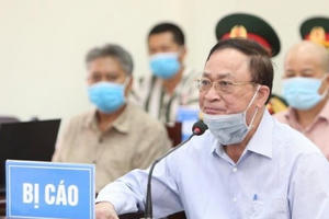 Quan sát nghị trường: Thò ra, rút vào Quan sát nghị trường: Thò ra, rút vào