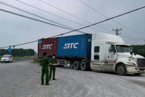 Bắc Ninh: Trèo lên gỡ dây điện, tài xế bị giật tử vong