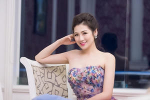 Á hậu Tú Anh tự tin và bản lĩnh xuất hiện sau scandal