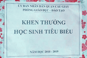 Trưởng Phòng GD-ĐT Cầu Giấy xin lỗi việc học sinh tiêu biểu nhận hộp quà rỗng