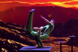 Xem lại clip "cú nhảy chết người" của Quốc Cơ - Quốc Nghiệp tại đêm chung kết Britain's Got Talent