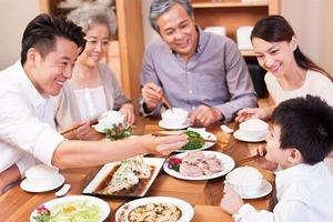 Hãy về nhà trong bữa cơm gia đình tối nay Hãy về nhà trong bữa cơm gia đình tối nay