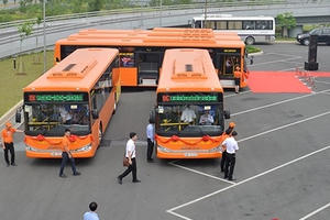 Cận cảnh tuyến xe buýt chất lượng cao từ nội thành đi Nội Bài