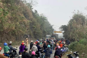 Hòa Bình: Va chạm giữa xe tải với xe máy, một người tử vong