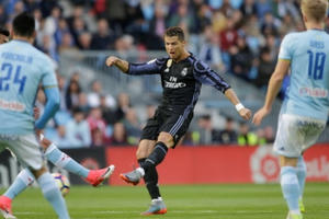 Những pha bỏ lỡ bàn thắng khó tin nhất mùa giải 2016/17