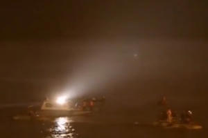 Clip: Xuyên đêm tìm kiếm, trục vớt ô tô lao xuống Sông Hồng