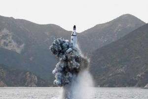 Triều Tiên tuyên bố phóng thành công tên lửa có thể tấn công căn cứ Mỹ