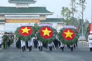 Đồng Nai: Dâng hương tưởng niệm các anh hùng liệt sĩ Đồng Nai: Dâng hương tưởng niệm các anh hùng liệt sĩ