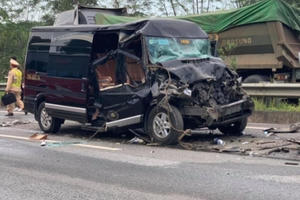 Xe Limousine tông đuôi ô tô đầu kéo trên cao tốc: Một nữ cán bộ Tỉnh ủy Yên Bái tử vong