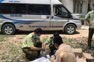Gia Lai: Phát hiện xe khách vận chuyển 350 bao thuốc lá lậu và cá thả động vật rừng