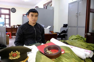 Giả danh cán bộ công an để lừa bán rượu ngoại “thanh lý”, chiếm đoạt hơn 130 triệu đồng