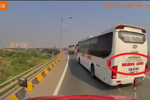 Pha vượt phải "thót tim" của chiếc xe chở khách