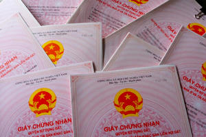 Bình Dương: Nhóm đối tượng chuyên đi làm giả sổ đỏ, lừa bán đất rồi chiếm đoạt hơn 2,5 tỷ đồng "sa lưới"