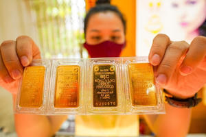 Giá vàng hôm nay 25/12: Vàng hướng đến mốc 62 triệu đồng/lượng