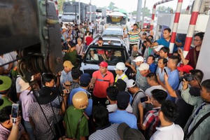 Bản tin Xe Plus: Muôn chiêu đối phó với BOT Cai Lậy của cánh tài xế