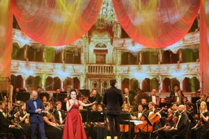 Nữ hoàng Opera Lan Anh hát Bolero đầy ngọt ngào