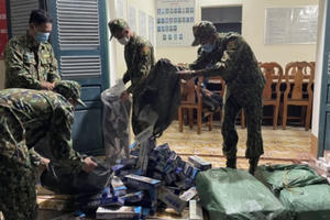 Bộ đội Biên phòng An Giang thu giữ 4.000 bao thuốc lá ngoại nhập lậu