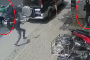 Video: Công an mật phục, bắt giữ nhóm đối tượng phá khóa, trộm xe máy trong "nháy mắt" Video: Công an mật phục, bắt giữ nhóm đối tượng phá khóa, trộm xe máy trong "nháy mắt"