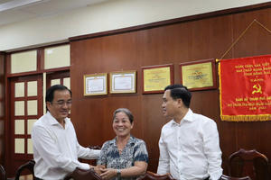 Bí thư Đảng ủy phường Trấn Biên tiếp công dân, chỉ đạo rà soát việc cấp giấy chứng nhận quyền sử dụng đất