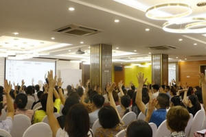 Học cách lắng nghe để trở thành người đồng hành cùng con