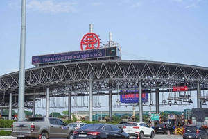 Xử phạt nghiêm phương tiện không đủ điều kiện vẫn đi vào làn ETC