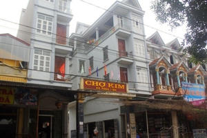 Hà Nội: Thu hồi 13 ki-ốt xây trái phép tại chợ Kim, Đông Anh