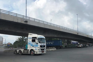 Sắp thông xe cầu vượt nút giao thông nguy hiểm nhất phía Đông Sài Gòn