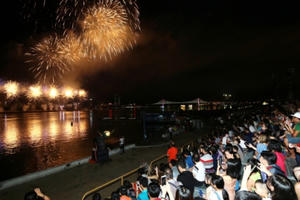 Đà Nẵng: Cho phép các tàu du lịch đủ điều kiện bán vé lên tàu xem pháo hoa