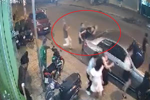 Hỗn chiến vì vào nhầm phòng hát karaoke