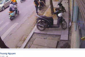 Hà Nội: 2 thanh niên đẹp trai, trộm xe SH để trên vỉa hè một cách chuyên nghiệp