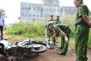 Truy tìm hung thủ sát hại tài xế xe ôm bằng 10 nhát dao