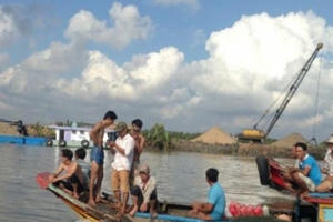 Cá sấu "khủng" dài gần 2m trên sông Soài Rạp đã sa lưới