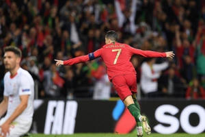 Ronaldo lập hat-trick, Bồ Đào Nha vào chung kết Nations League